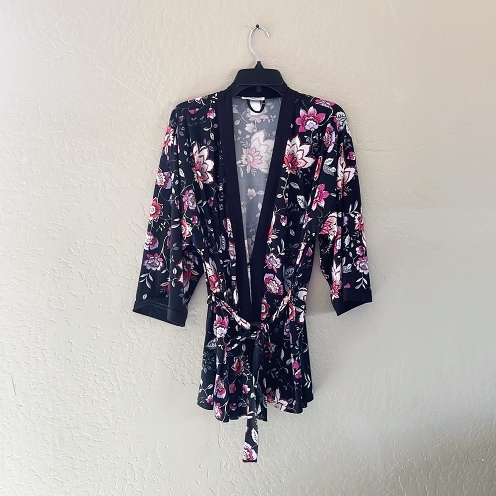 🌿Final Sale
Linea Donatello Floral Wrap Short Robe